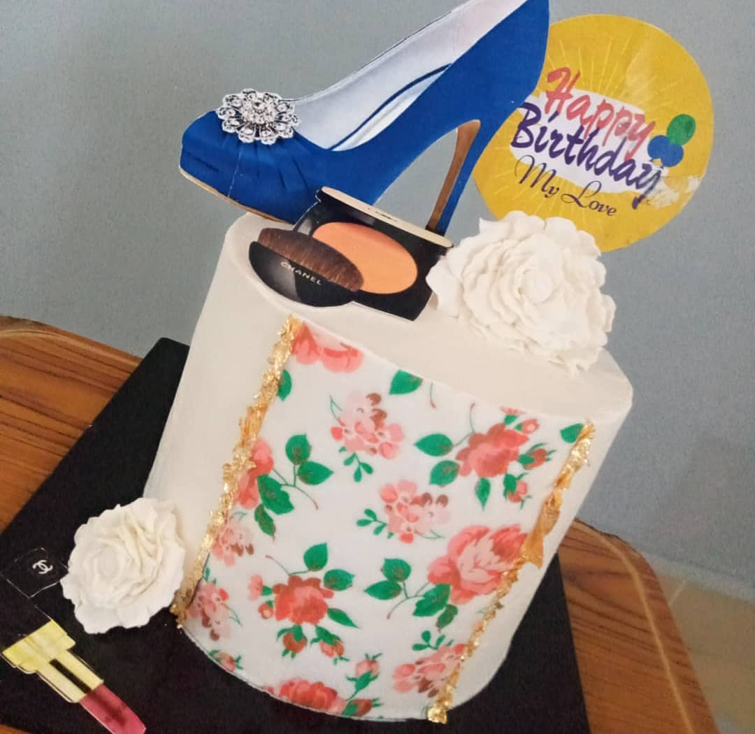 Vanilla/Red Velvet Cake Four layers